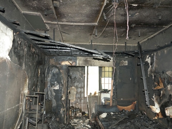 우도면 연평리에 위치한 리조트에서 발생한 화재로 객실이 전소됐으나 인명피해는 발생하지 않았다. 사진=제주소방안전본부.
