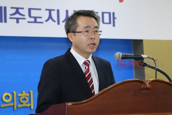 자유한국당 김용철 공인회계사가 12일 올해 지방선거 제주도지사 후보로 출마한다고 선언했다.