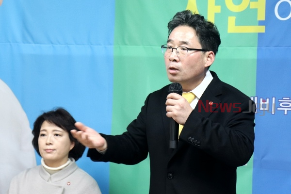 박희수 제주도지사 예비후보도 문대림 예비후보의 유리의성과 관련한 의혹을 제기하면서 공개 질의에 나섰다.