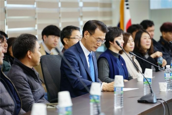 한국노총 공공연맹과의 정책간담회에 참석한 문대림 예비후보.