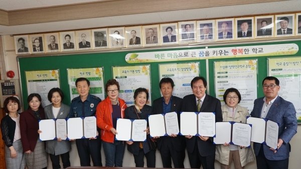 구좌읍 이주여성가족지원센터는 다문화 가족 자녀들이 많은 구좌중앙초등학교와 네트워크 협약을 체결했다.