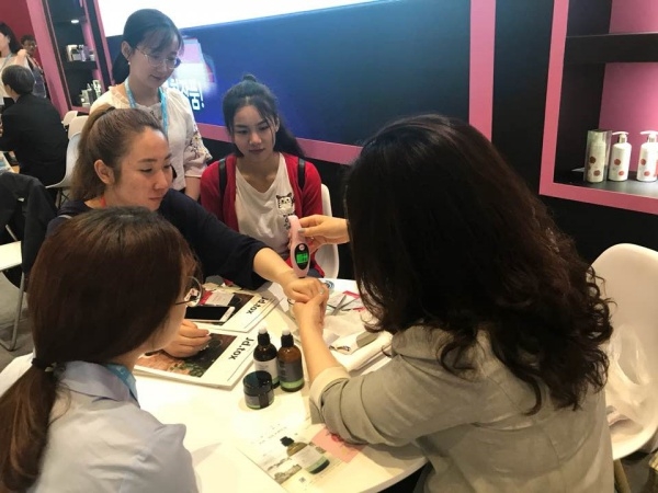 '2018 중국국제미용박람회'에 참가한 제주 화장품 브랜드 4개사가 20일 기준 60여건(70만 달러)이상의 수출 상담을 진행했다.