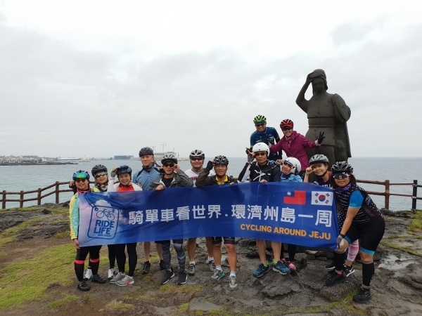 제주관광공사는 지난 26일부터 오는 30일까지 대만, 홍콩, 싱가포르, 말레이시아 관광객 14명을 대상으로 자전거 투어를 진행 중에 있다고 밝혔다.