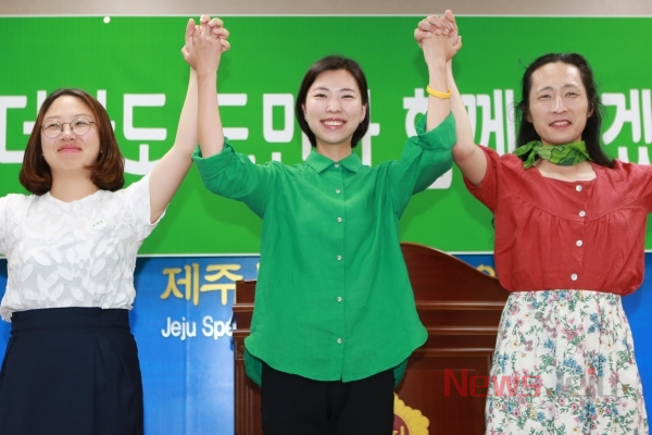 녹색당 고은영 후보가 14일 6.13 지방선거를 마친 소감을 전했다. 왼쪽은 비례대표 오수경, 오른쪽은 김기홍 후보.
