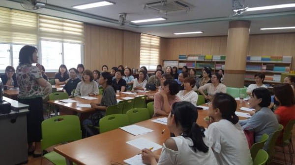 ▲ 남광초등학교는 지난 2일 학부모 학교 참여 일환으로 학부모 교실을 운영했다. ©Newsjeju