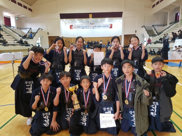 ▲ 장전초등학교는 지난 25일 도지사배 생활체육전도검도대회에 참가해 우승.준우승을 차지했다. ©Newsjeju