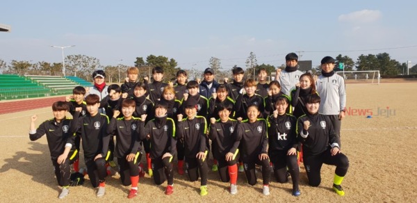 ▲ 성산읍 일원에서는 U-19 여자축구 국가대표팀이 오는 24일까지 동계전지훈련을 실시하고 있다. ©Newsjeju
