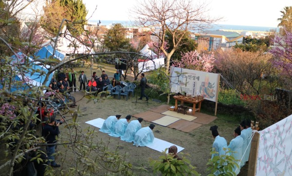 ▲ 서귀포 봄맞이 축제의 테마프로그램으로  지난 22일 오후 6시에 이중섭 공원에서 노인성제 재현행사가 진행됐다. ©Newsjeju