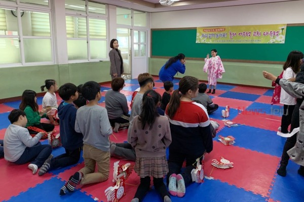 ▲ 김녕초등학교에서 진행된 다문화 가족 인식개선사업. ©Newsjeju