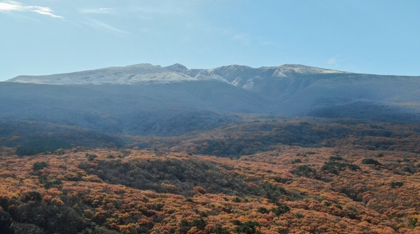 ▲ 가을과 겨울이 마주한 한라산 풍경. 사진=제주특별자치도. ©Newsjeju