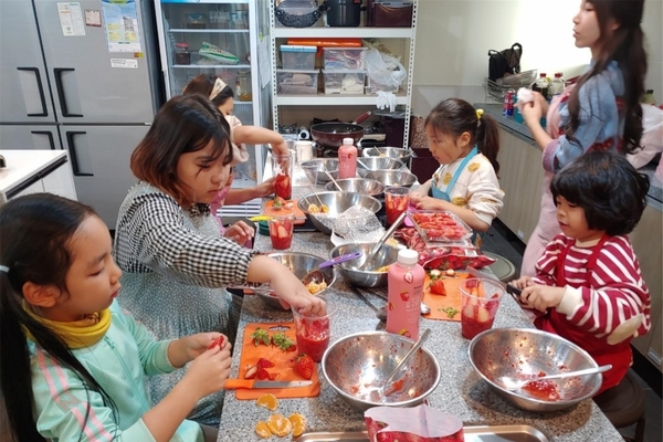 ▲ 인화로사회적협동조합의 요리교실 프로그램. ©Newsjeju