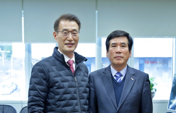 ▲ 문대림 JDC 이사장(좌)과 강승수 신임 경영기획본부장(우). ©Newsjeju