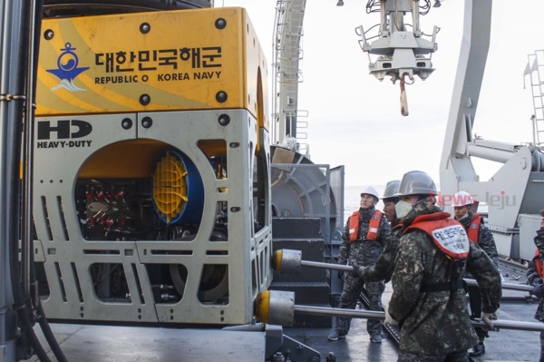 ▲ 해군 청해진함 ROV가 307해양호 수색을 위해 투입됐다 ©Newsjeju