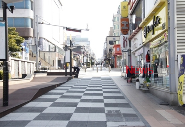 ▲ 코로나 사태로 텅 비어버린 누웨모루 거리(옛 바오젠 거리). ©Newsjeju