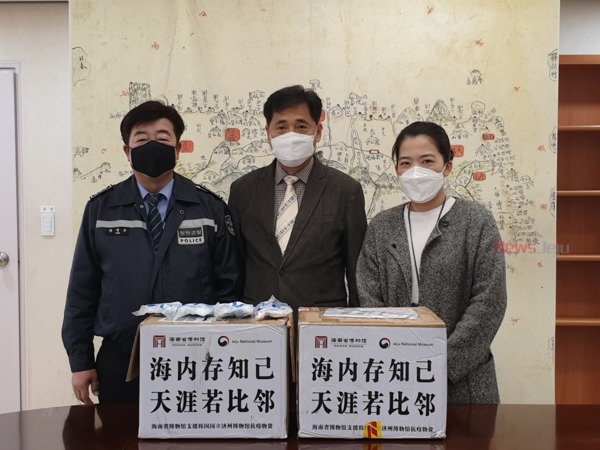 ▲ 국립제주박물관은 지난 17일 자매기관인 중국 하이난성박물관으로부터 일회용(의료용) 마스크 3000장을 기증 받았다. ©Newsjeju
