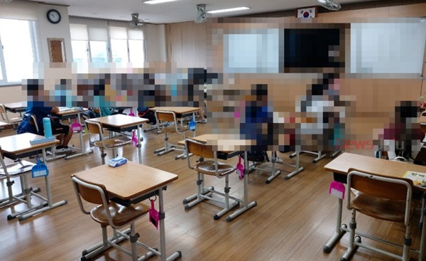 ▲ 코로나 불안감으로 학급 교실 자리가 많이 한산해진 A초등학교 ©Newsjeju