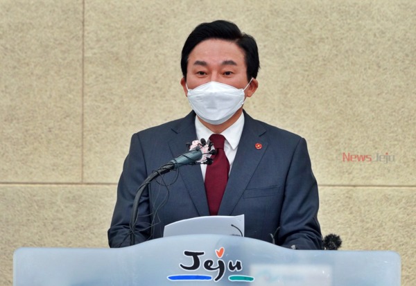 원희룡 지사는 10일(수) 오후 3시 제주도청 본관 4층 탐라홀에서 기자회견을 열고 제주 제2공항과 관련한 제주특별자치도의 공식 입장을 밝혔다. 