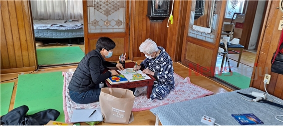 ▲ 주간보호센터 입소 어르신 가정방문 프로그램 실시. ©Newsjeju