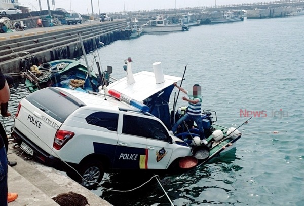 ▲ 서귀포해경 순찰차가 바다로 추락했다 / 사진 - 독자제공 ©Newsjeju