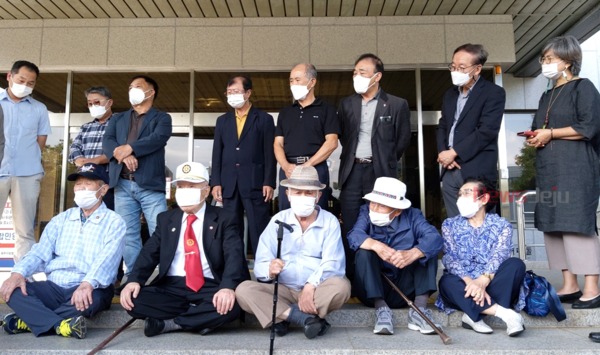 ▲ 4.3 수형 생존자 어르신들이 재판 결과에 아쉬움을 표했다 ©Newsjeju