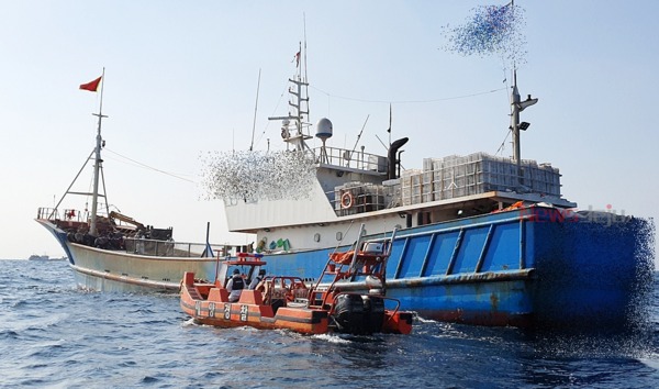 ▲ 불법 조업 어선이 해경에 단속됐다 / 제주해양경찰서 ©Newsjeju
