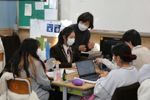 ▲ IB Pre-DP 과정으로 교육을 받고 있는 표선고 학생들. ©Newsjeju