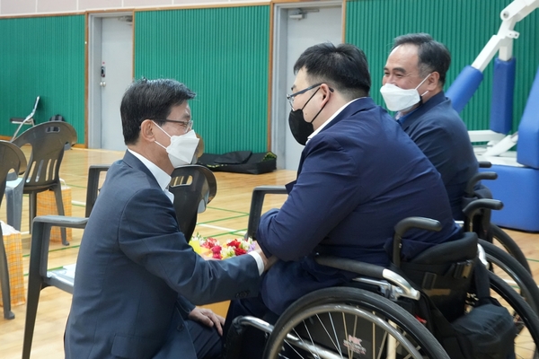 ▲ 이석문 제주도교육감 예비후보가 지난 20일 제42회 장애인의 날 행사에 참석했다. ©Newsjeju
