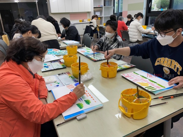 ▲ 서귀포학생문화원은 지난 3월 21일부터 2023 평생교육 프로그램을 운영하고 있다. ©Newsjeju