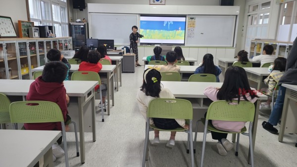 ▲ 구좌중앙초등학교는 2023학년도 제75주년 4‧3평화인권교육주간을 운영하고 있다. ©Newsjeju