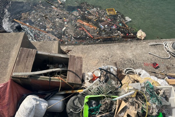 ▲ 동복리 주민이 건져올린 해양쓰레기들. ©Newsjeju