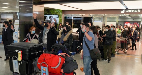 한국-싱가포르 양국은 여행안전권역(VTL)으로 인해 자가격리 없이 여행이 가능해졌다. 지난 11월 25일 코로나19 이후 첫 해외 단체관광객(싱가포르)이 제주에 도착했다. 