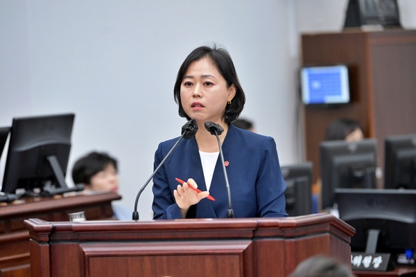 ▲ 질의하는 더불어민주당 이승아 의원. ©Newsjeju