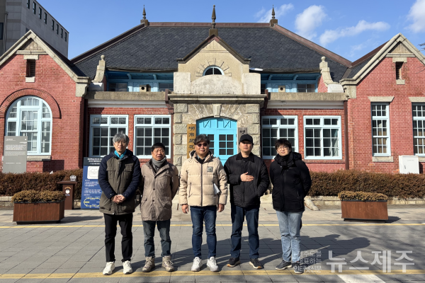 ▲ 제주대 탐라문화연구원이 지난 14일부터 16일까지 전북 군산 지역 내 제주 관련 문헌 현장 조사를 벌였다.